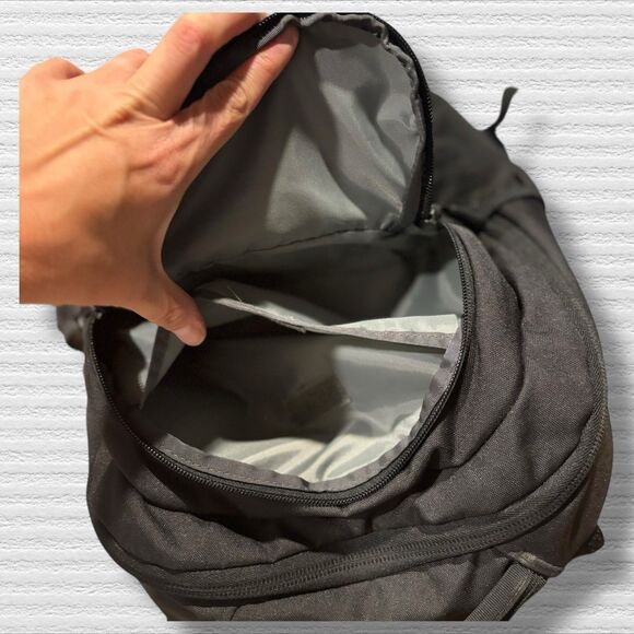 The North Face Pivoter Backpack Black FlexVent Laptop School Book Bag - Picture 6 of 8